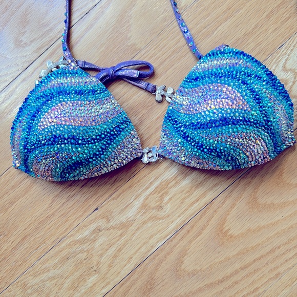 Muscle Dazzle Competition Suit with case, extra rhinestones & jewelry. - Picture 12 of 17